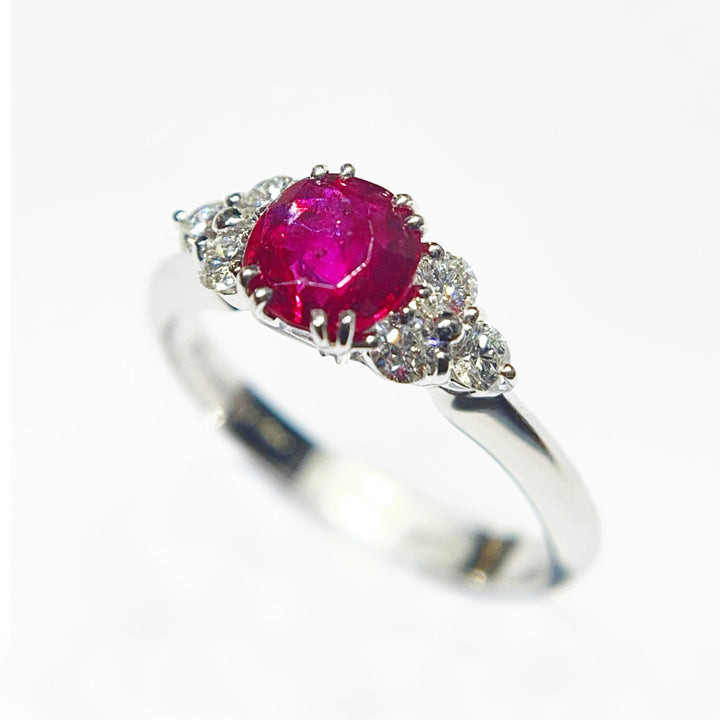 18KT Ruby White Gold Ring lenzen 0,94ct en diamanten