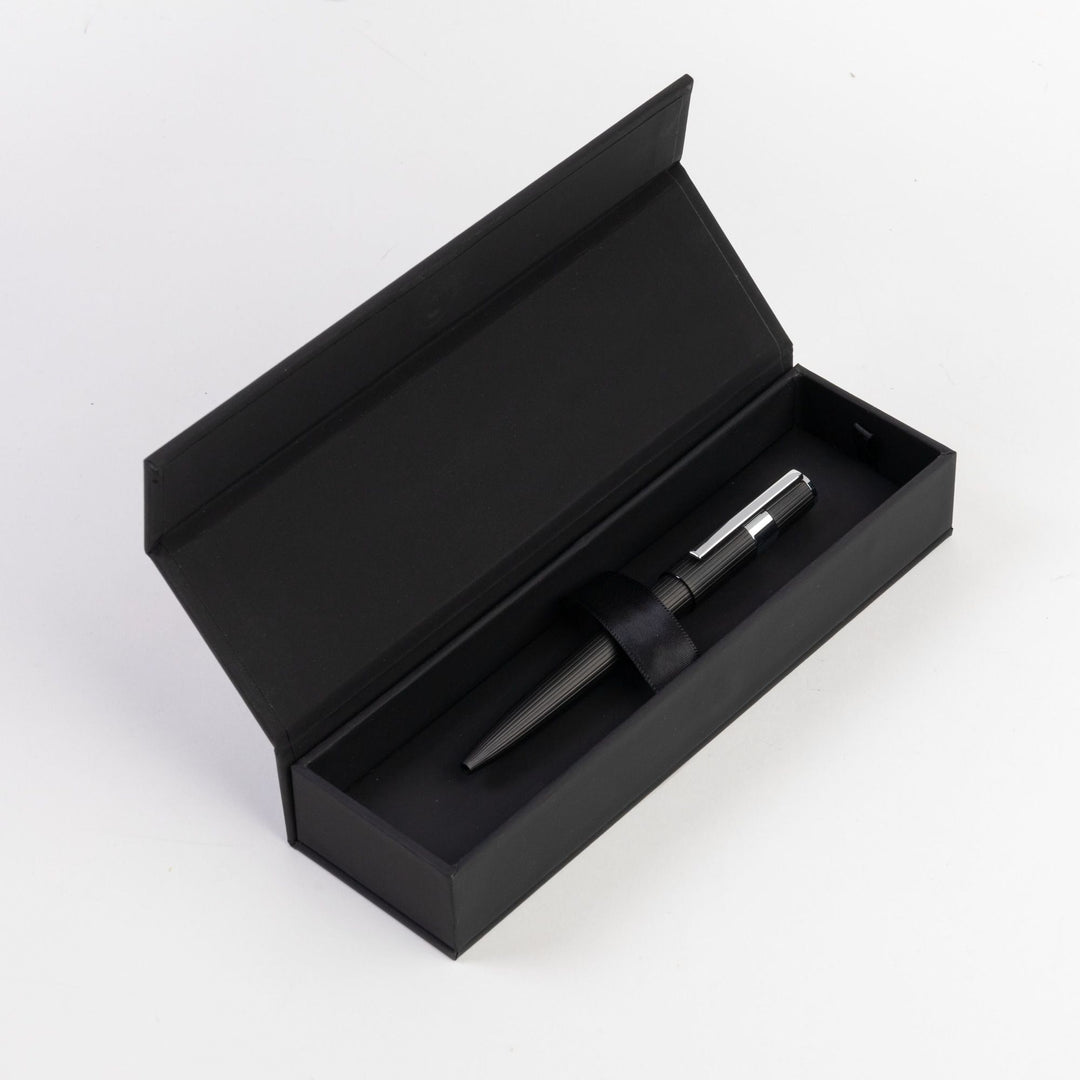 Hugo Boss Penna a sfera Gear Pinstripe Nero / Cromo HSV2854A