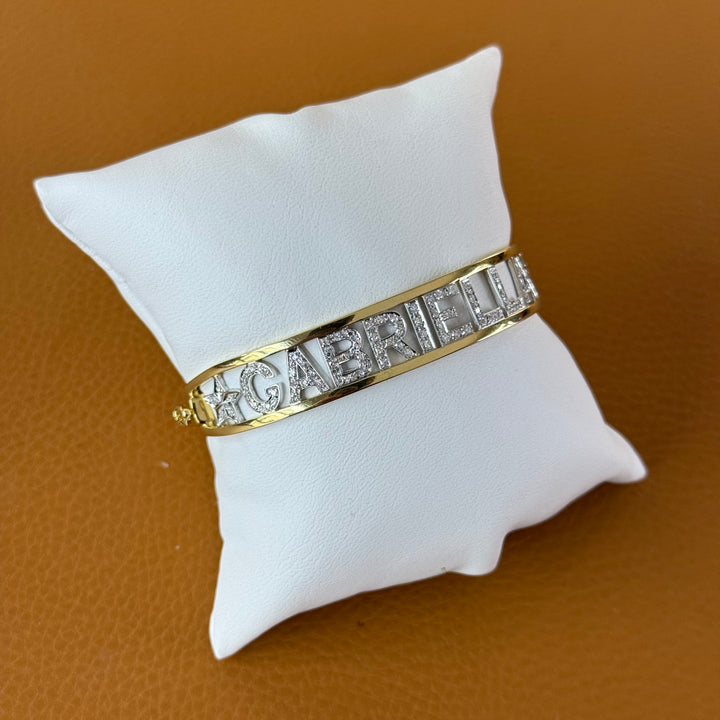 Bracciale in oro giallo e diamanti con scritta GABRIELLA