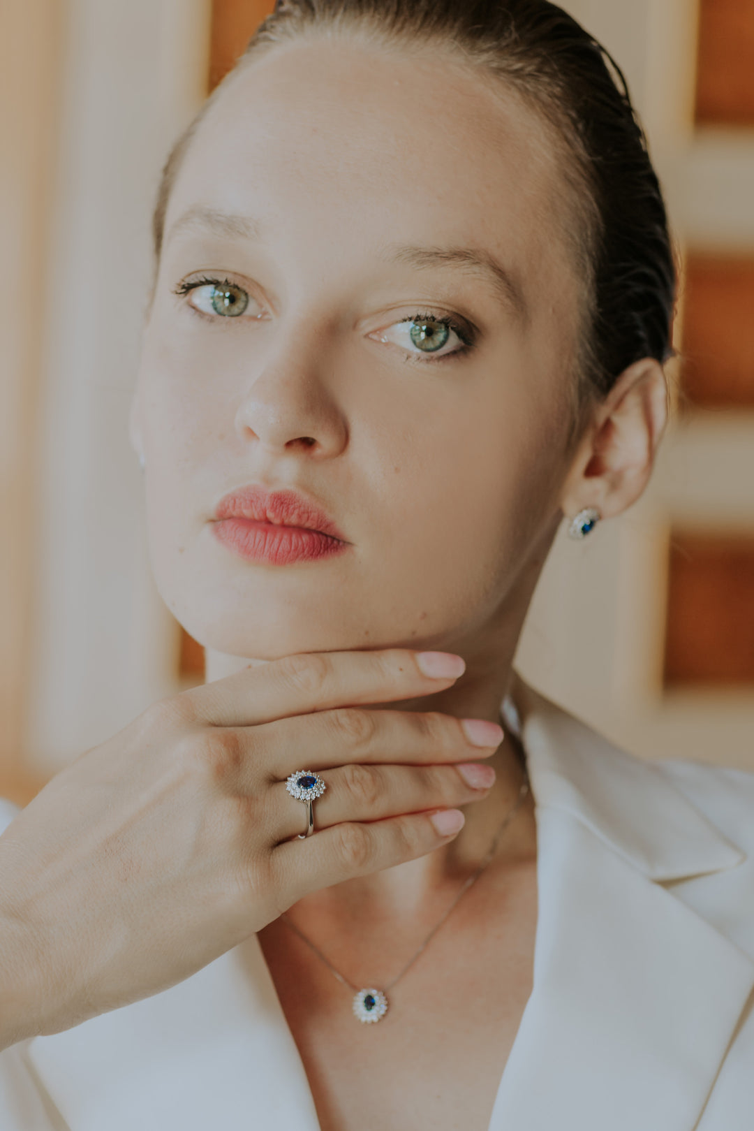 Bague Comete en or avec diamants et saphir bleu ovale ANB2621