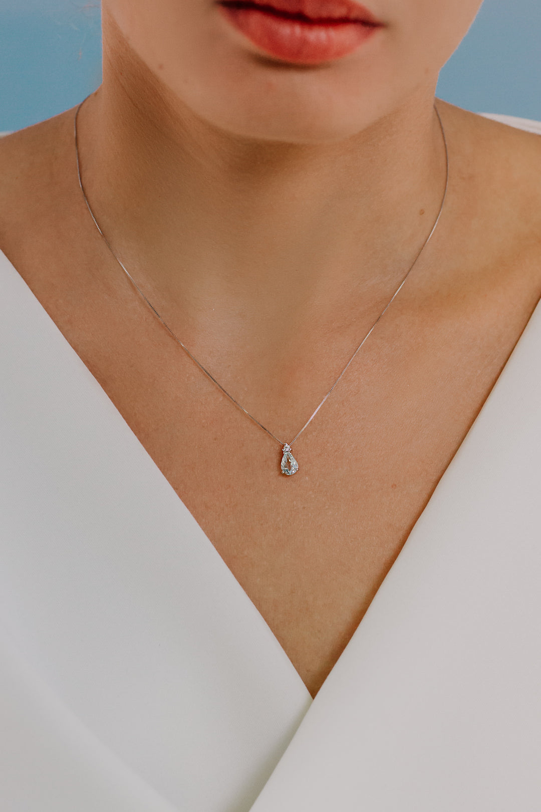Collar Comete de Oro con Diamantes y Gota de Aguamarina GLQ279