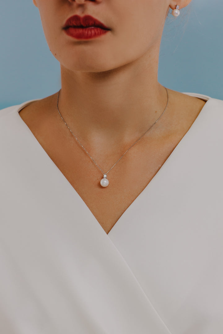 Comete Girocollo Punto luce Perla in Oro e Diamante GLP593