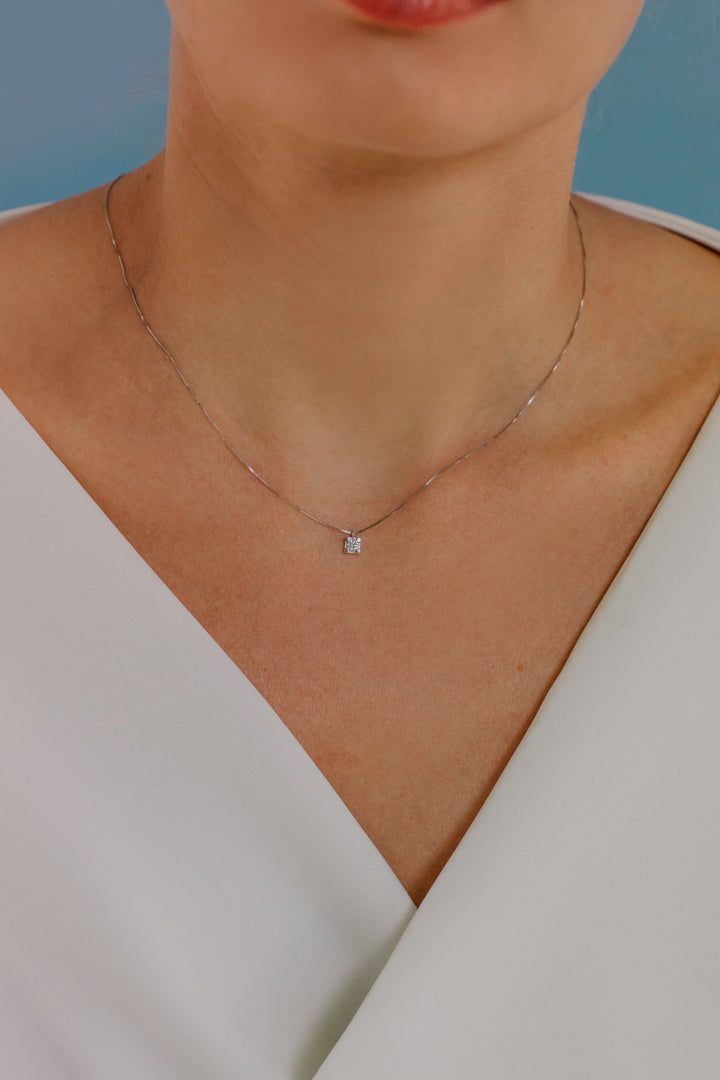 Comete Girocollo Punto luce slim in Oro e Diamante GLB1360