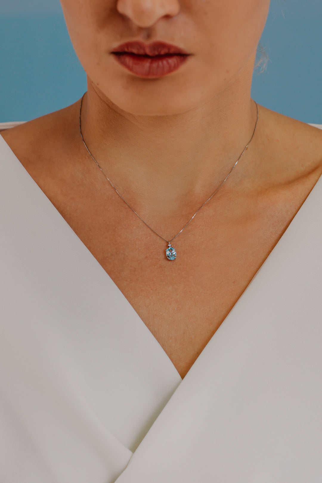 Comete Girocollo in Oro e Topazio azzurro ovale GLB1206