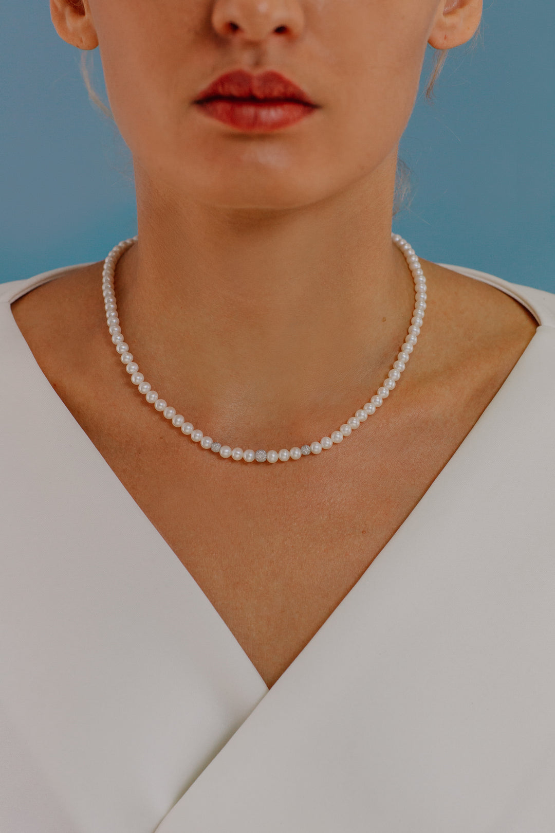 Collar Comete Perlas de Agua Dulce en Esferas de Oro y Diamantes FWQ195B