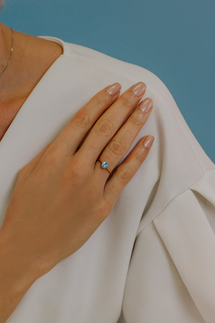 Bague Comete en or rose et topaze bleue forme coeur ANB2544